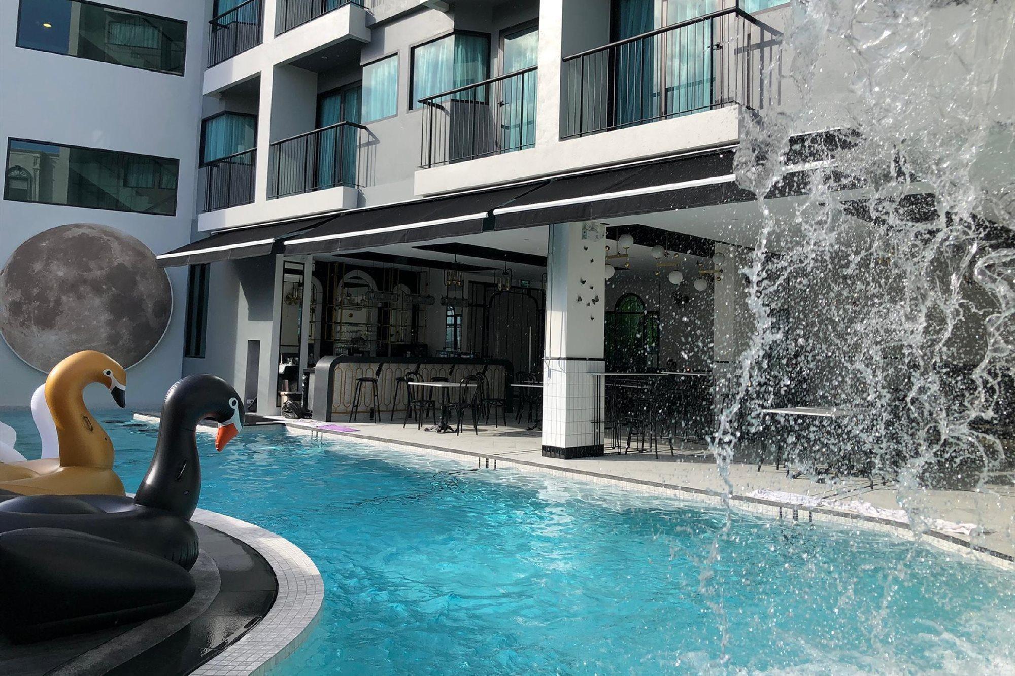 Ratri Hotel Phuket Old Town Exterior photo