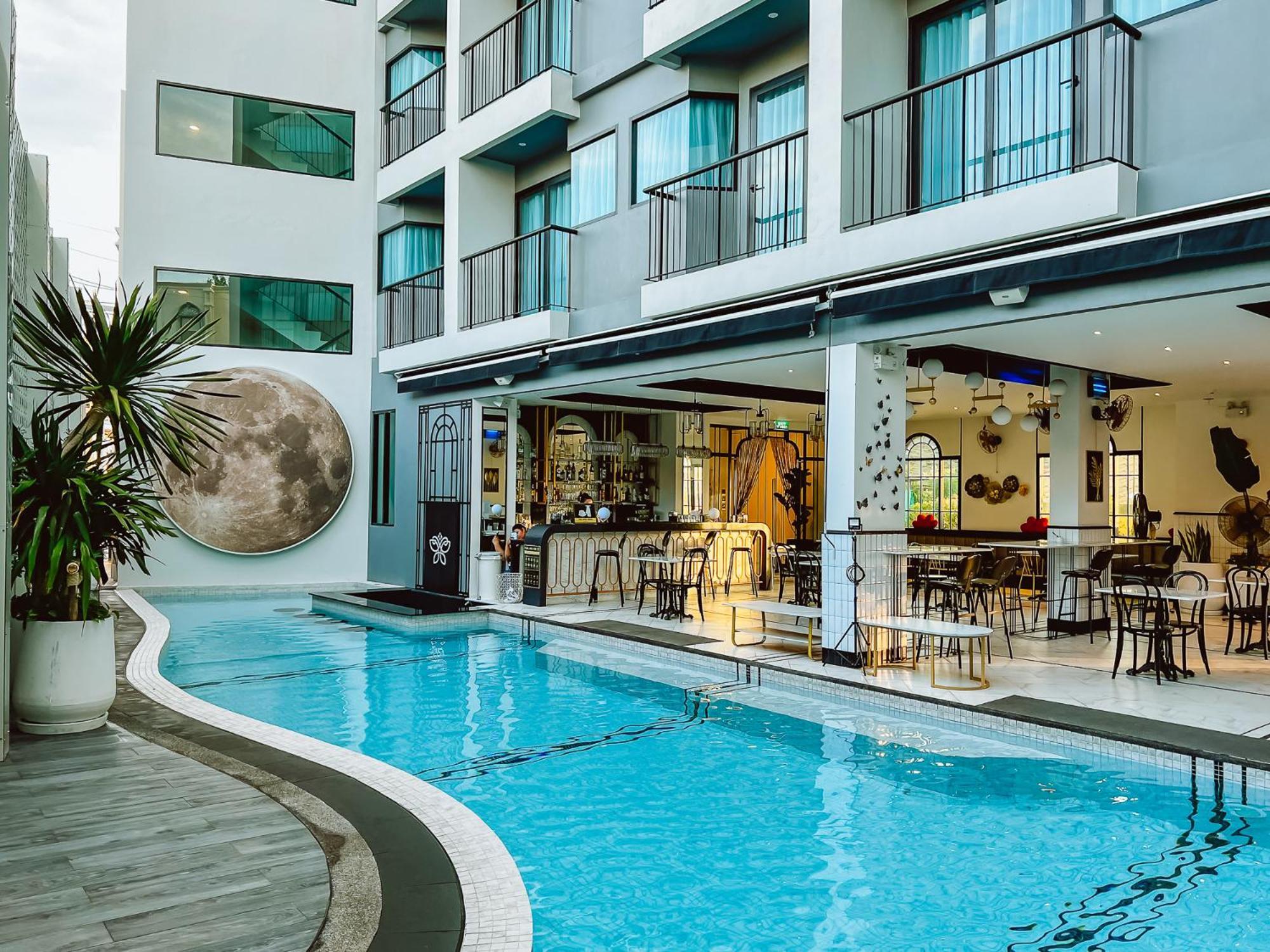 Ratri Hotel Phuket Old Town Exterior photo